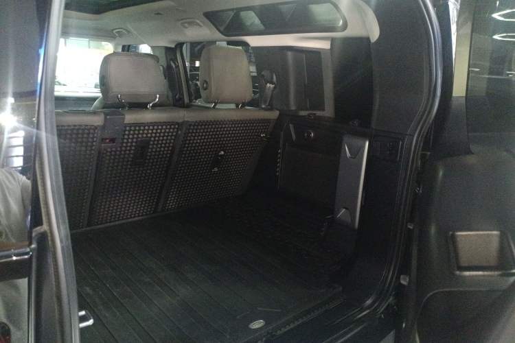 Used Land Rover Defender 2022 110 P400 Dark Edition