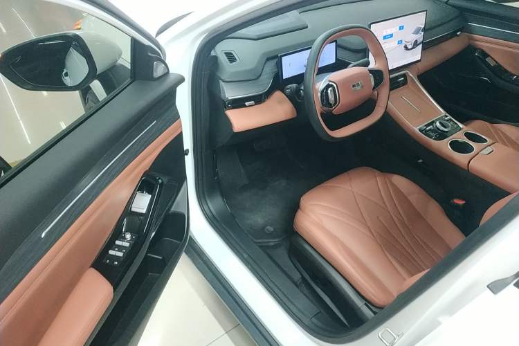 Used  L6 2025 EM-i 140km Explorer+ Edition