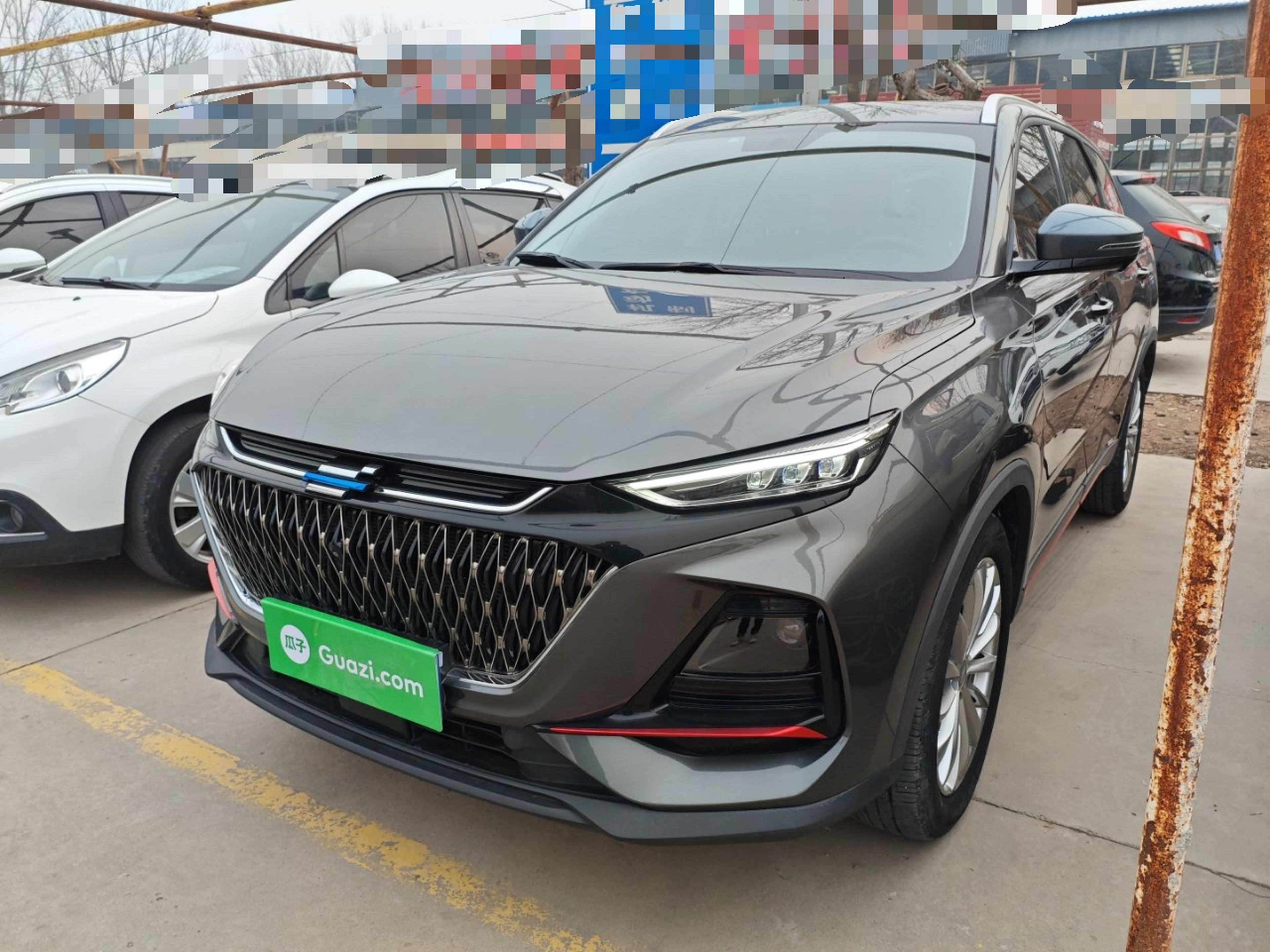 Под передней частью автомобиля