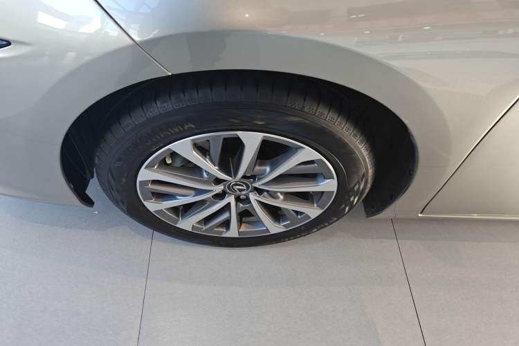 Used Lexus ES 2023 200 Excellence Edition
