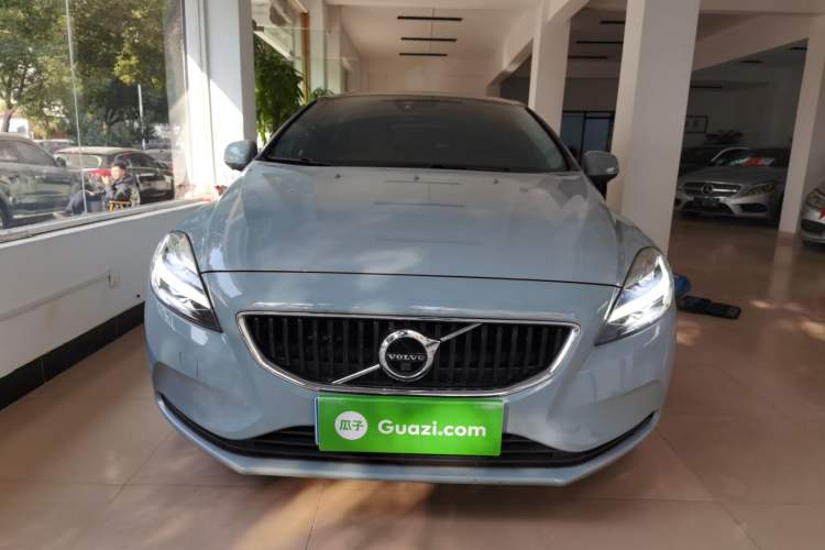 Used Volvo V40 2017 T3 Zhiyi Edition
