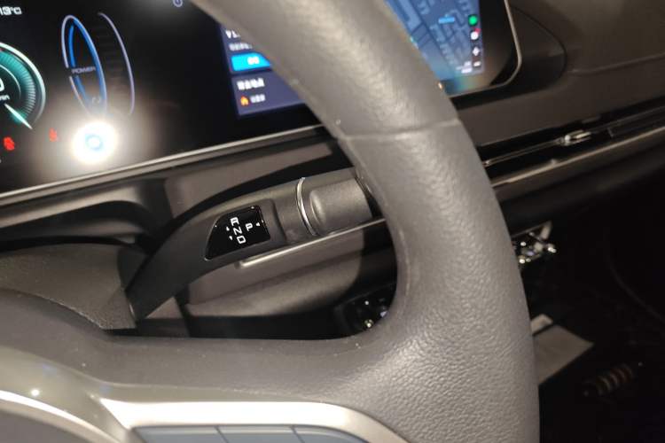 Used ORA Good Cat 2023 401 km Standard Range Comfort Version Lithium Iron Phosphate
