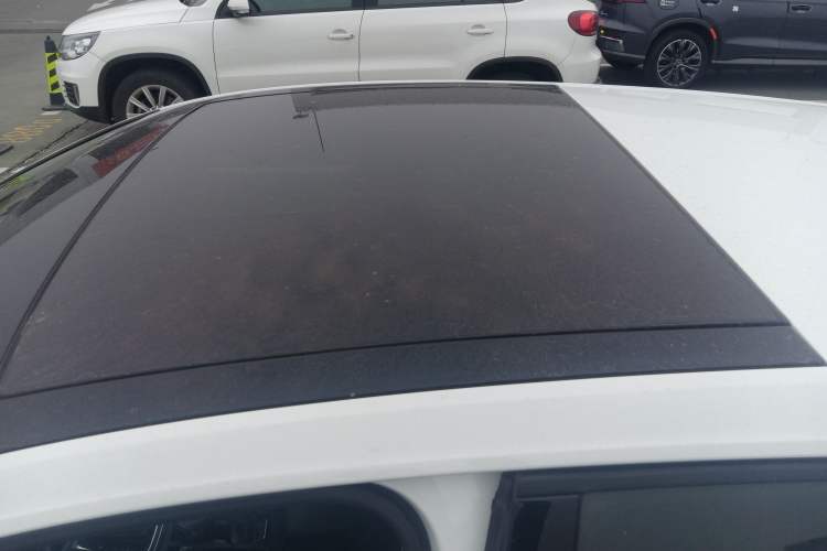 Used Volkswagen Golf 2017 1.6L Automatic Comfort Million-Vehicle Anniversary Edition
