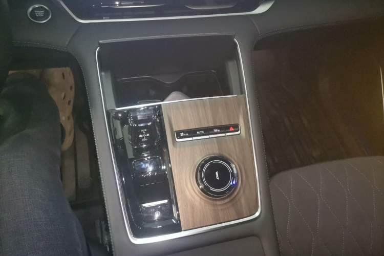 Used Geely Auto Monjaro L 2025 Dongfang Yao 2.0TD Automatic Lanxing Edition
