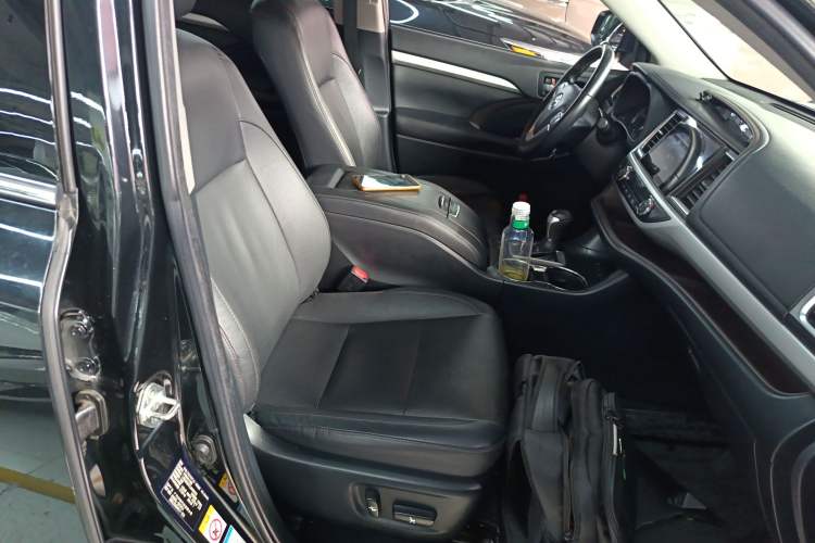 Used Toyota Highlander 2018 2.0T Four-Wheel Drive Luxury Version 7 Seats China VI Standard
