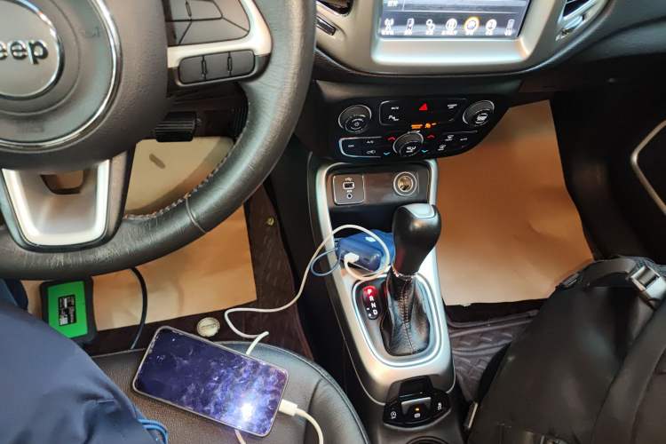 Used  Compass 2017 200T Automatic Family Edition
