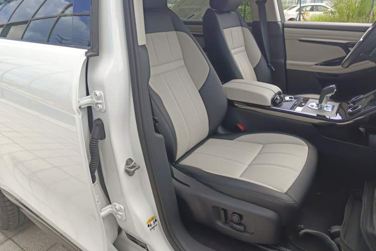 Used Land Rover Range Rover Evoque 2023 Aurora L 249 PS Luxury Edition