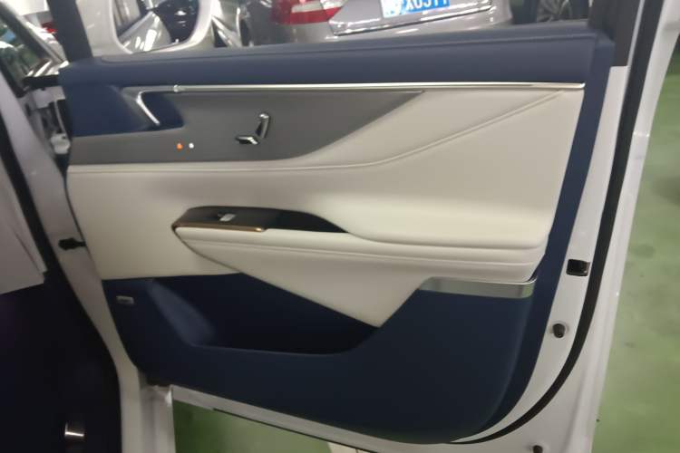 Used Buick GL8 New Energy 2024 Lu Zun Luxury Edition 6-Seater
