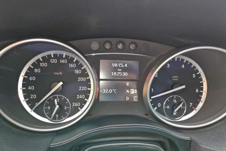 Used Mercedes-Benz R-Class 2014 R 320 4MATIC Business Model