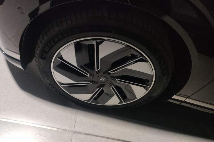 Used  eπ008 2025 636Ultra LikeYi Edition 5-Seater