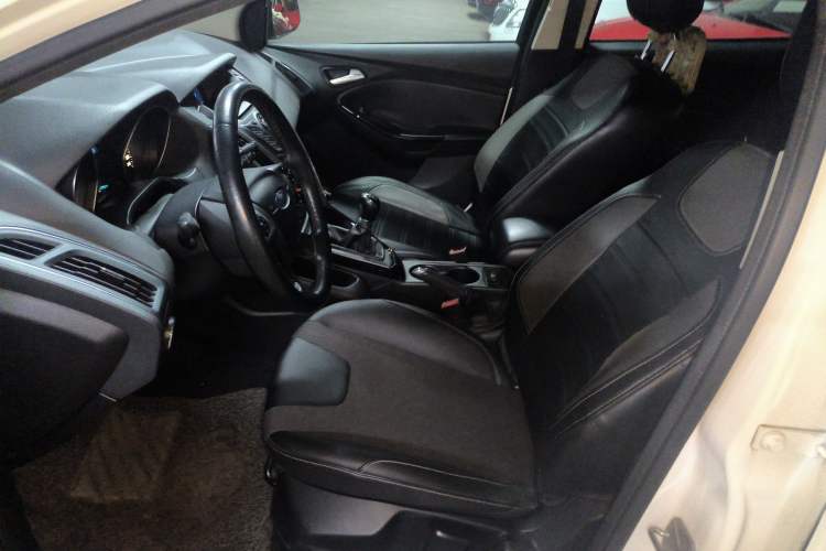 Used Ford Focus 2012 Sedan 1.6L Manual Fashion Edition