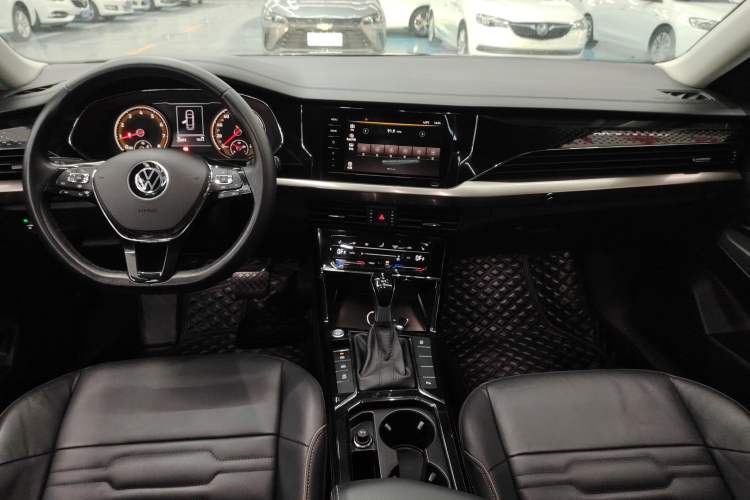 Used Volkswagen Passat 2020 Facelift 330TSI Elite Edition China VI Standard