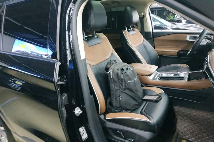 Used Ford Explorer 2023 EcoBoost 285 Four-Wheel Drive Titanium Edition 6 Seats
