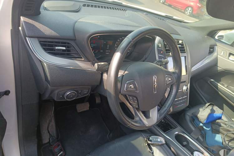 Used Lincoln MKC 2017 2.0T Two-Wheel Drive Deluxe Edition
