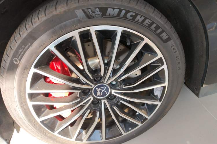 Used BYD Han 2025 EV with 701 km of Laser Radar-Enabled Intelligent Driving
