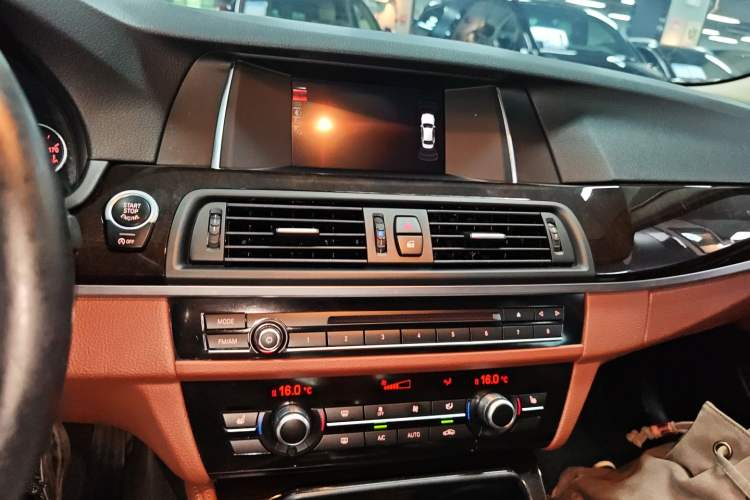 Used BMW 5 Series 2017 525Li Leading Model
