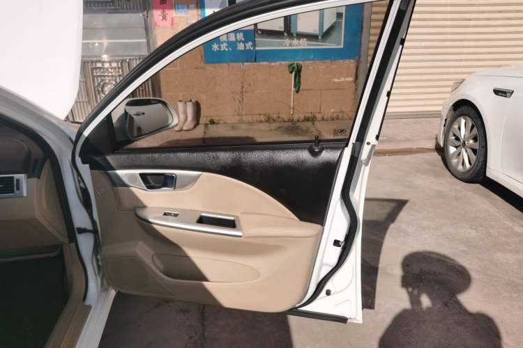 Used Buick Excelle 2013 1.5L Automatic Classic Model
