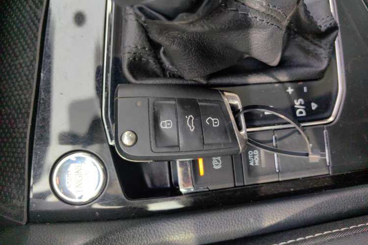 Used Volkswagen Tiguan L 2019 Revised 330TSI Automatic Two-Wheel Drive Smart & Luxury Edition China VI Standard