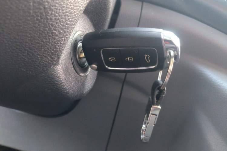 Used Foton Toano 2022 2.0T Manual Tongtu Multi-Function Long Wheelbase Mid-Roof Single-Tire 5/6/7/9-Seater 4F20TC3
