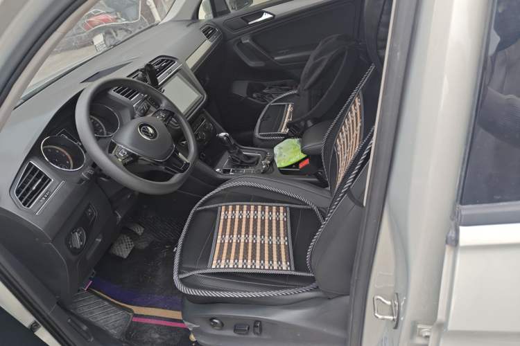 Used Volkswagen Tiguan L 2021 280TSI Automatic Two-Wheel Drive Comfort Edition – Low-Trim Version
