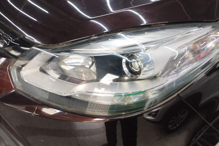 Used JMC Yusheng S350 2016 2.0T Automatic Two-Wheel Drive Gasoline Luxury Edition 5 Seats
