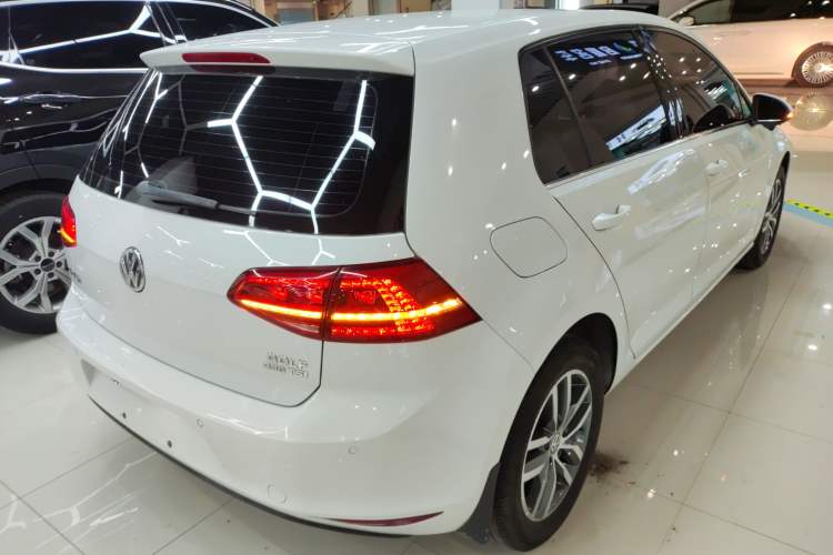 Used Volkswagen Golf 2016 230TSI Automatic Luxury Version
