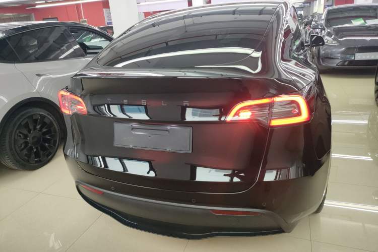 Used Tesla Model Y 2023 Long-Range All-Wheel-Drive Version
