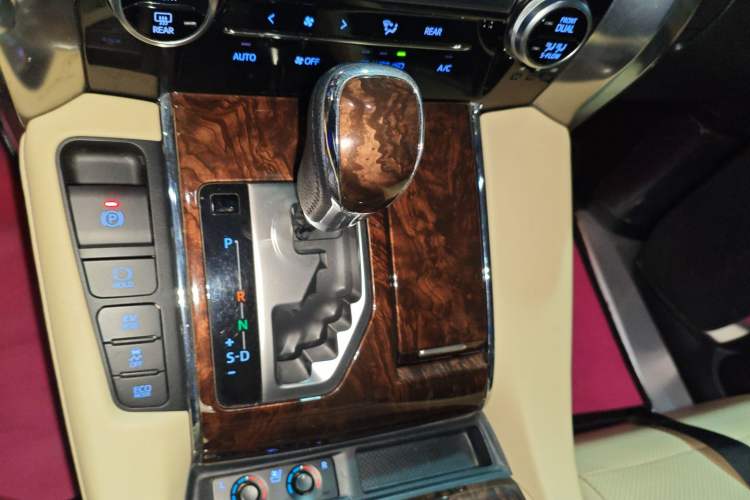 Used Toyota Alphard 2021 Dual-Engine 2.5L Luxury Edition
