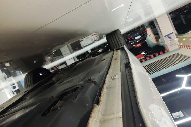 Used Volkswagen Tiguan L 2024 Outstanding Model 330TSI Automatic Two-Wheel Drive R-Line Dragon Glory Edition
