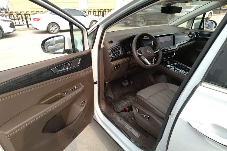 Used Volkswagen Viloran 2024 330TSI Luxury Edition