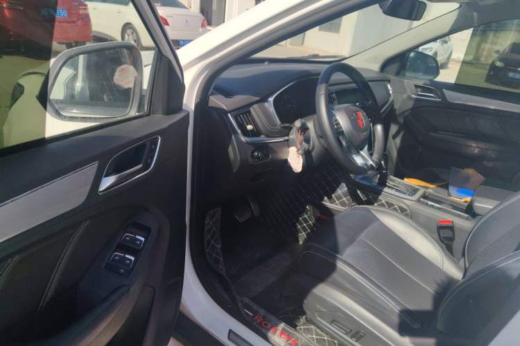 Used Roewe RX5 2016 20T Two-Wheel Drive Automatic Internet Smart Edition
