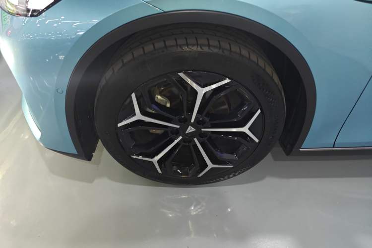 Used  L07 2024 230Max Qiankun Intelligent Driving ADS SE Range-Extended Version
