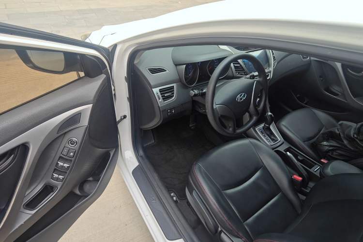 Used Hyundai Elantra 2016 1.6L Automatic Smart Version
