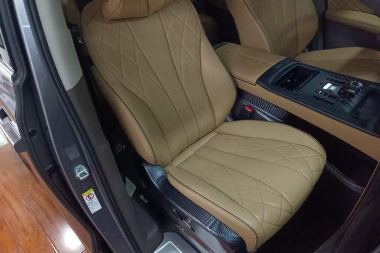 Used Denza D9 2022 DM-i 970 Four-Wheel Drive Prestige Model
