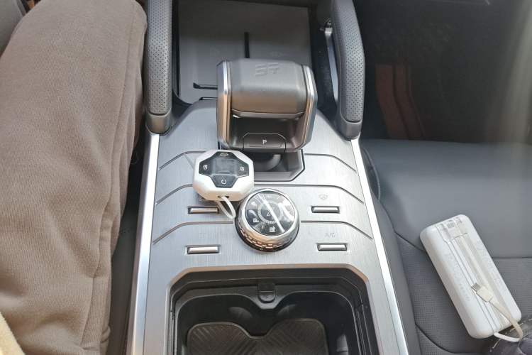 Used JETOUR Traveler 2023 2.0T All-Wheel Drive CrossPRO+