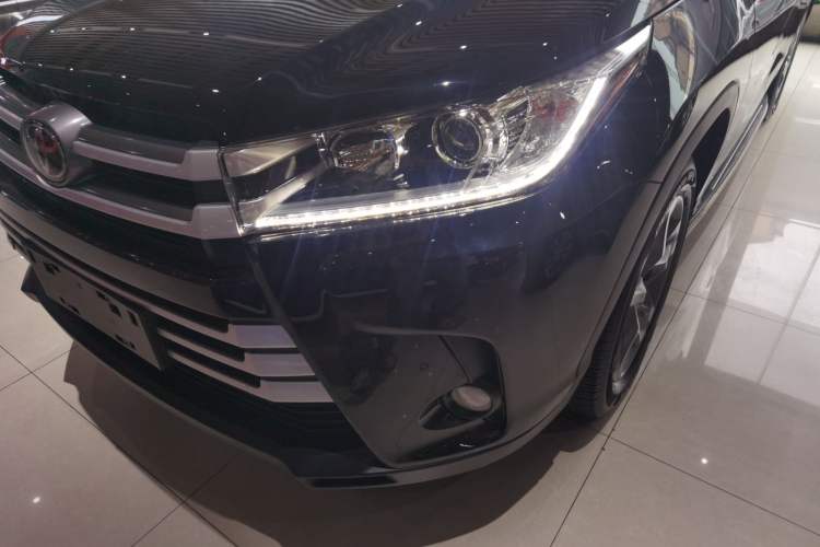 Used Toyota Highlander 2018 2.0T Four-Wheel Drive Luxury Edition 7 Seats China V Emission Standard
