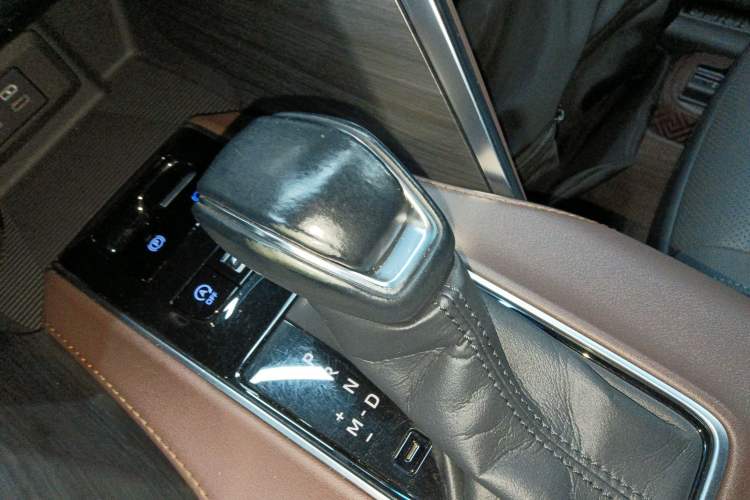 Used Toyota Harrier 2022 2.0L CVT Two-Wheel Drive Luxury Edition
