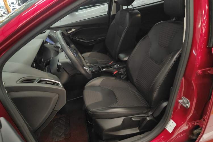 Used Ford Focus 2015 Hatchback 1.6L Automatic Fashion Edition
