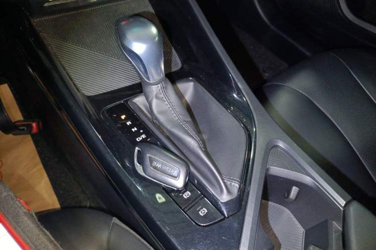 Used Roewe i5 2021 1.5L CVT Black Gold Edition
