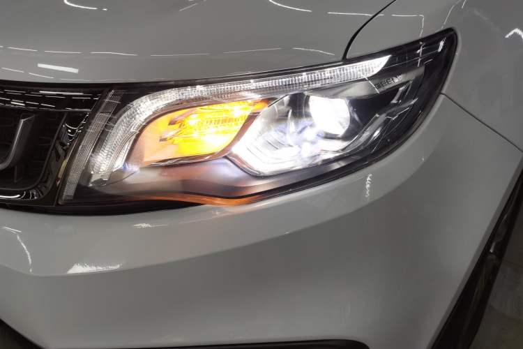 Used Geely Auto Emgrand X7 Sport 2018 1.8TD Automatic Two-Wheel Drive Smart Connect 4G Internet Edition
