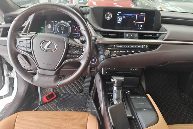 Used Lexus ES 2020 300h Deluxe Edition
