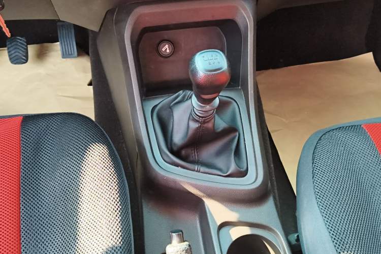 Used Wuling Hongguang V 2022 1.5L Jingqu Version Hydraulic Power Steering LAR
