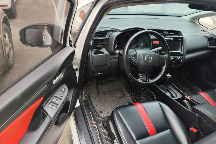 Used Honda Fit 2016 1.5L LXS CVT Comfort Sunroof Version
