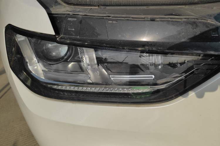 Used Wey VV5 2017 2.0T Ultra-Luxury Version
