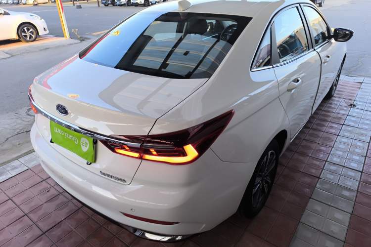 Used Ford Escort 2021 1.5L Automatic Diamond Edition
