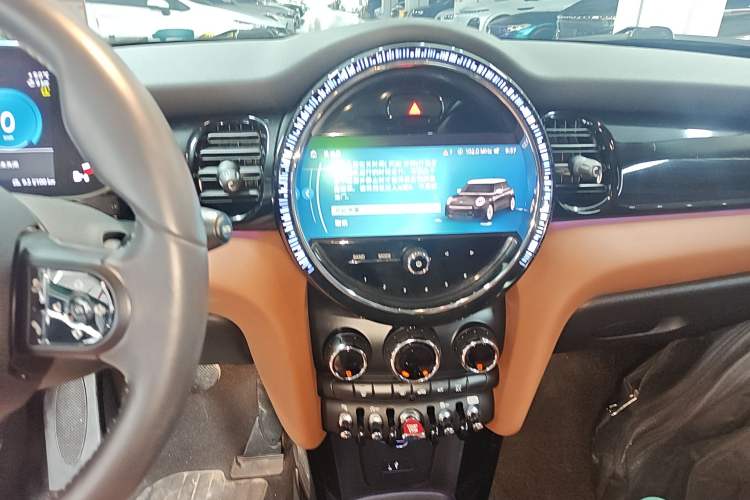 Used  MINI 2022 Updated 1.5T COOPER Artist Five-Door Edition
