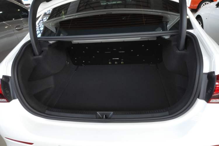 Used Mercedes-Benz A-Class 2022 Second Facelift A 200 L Sport Sedan Fashion Version
