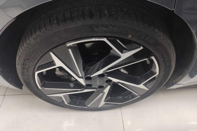 Used Lynk & Co Z10 2025 95 kWh 702 km All-Wheel Drive Intelligent Driving Ultra
