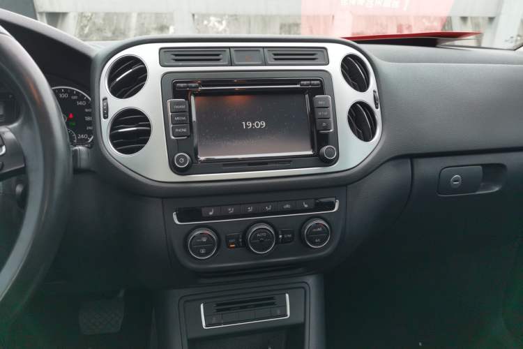 Used Volkswagen Tiguan L 2015 1.8TSI Automatic Two-Wheel Drive Luxury Model
