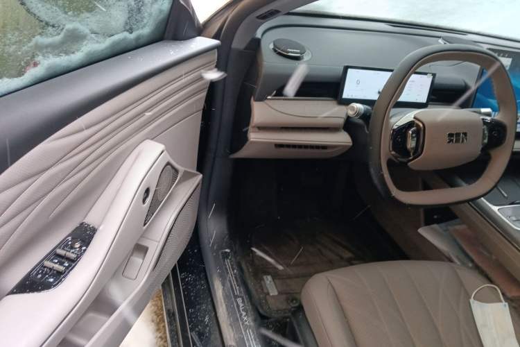 Used  Galaxy 8 2025 130km EM-i Deluxe Edition